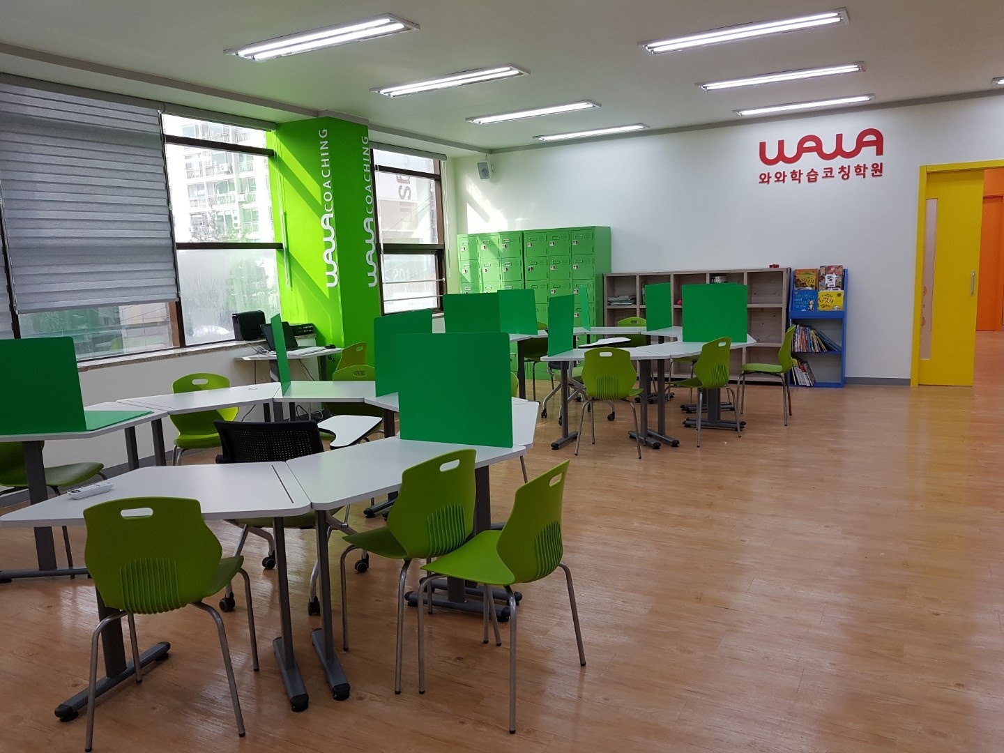충주 칠금동 와와학습코칭 칠금점 자습실 — 개인 학습석과 사물함