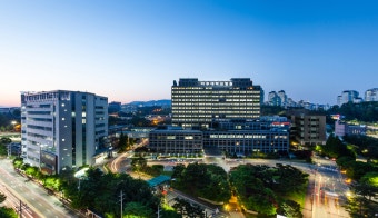 아주대학교 정문