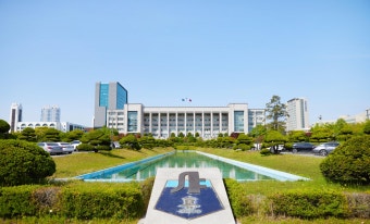 인하대학교 정문