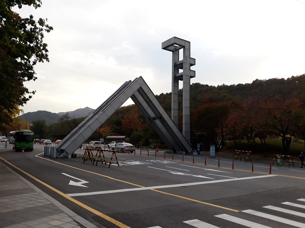 정시 vs 수시, 내 성적 어디에 무게를 — 서울대학교 정문